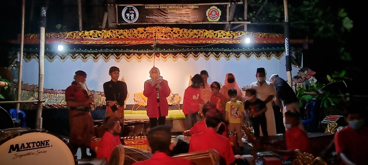 Anggota Komisi D DPRD Kota Surabaya, Dyah Katarina saat membuka Festival Sanggar Seni SAMIN