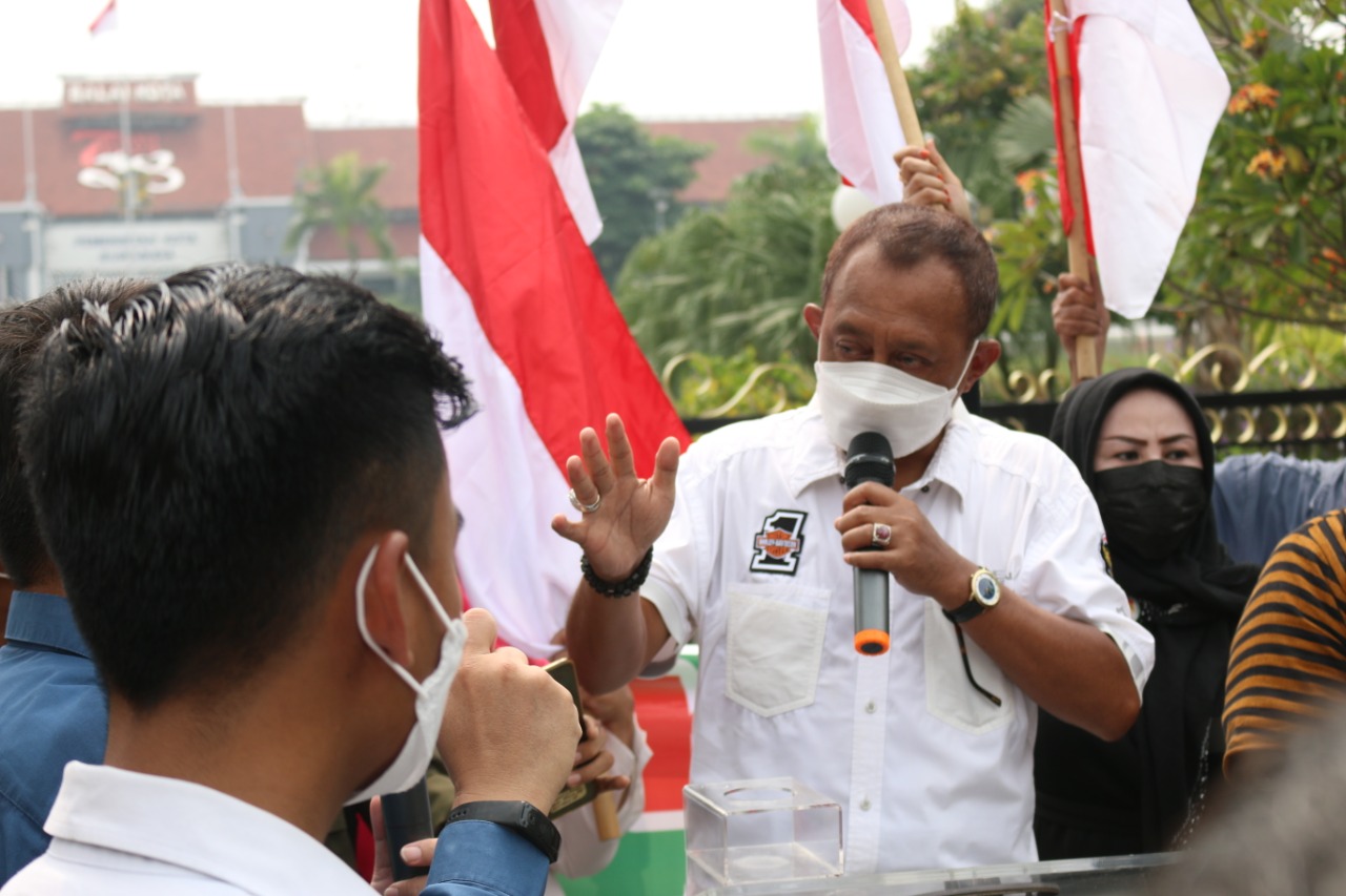 Wakil Wali Kota Surabaya Armuji menemui demonstran Surat Ijo di Balai Kota Surabaya 