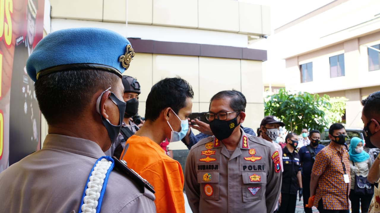 Tersangka guru ngaji yang cabuli muridnya sendiri.