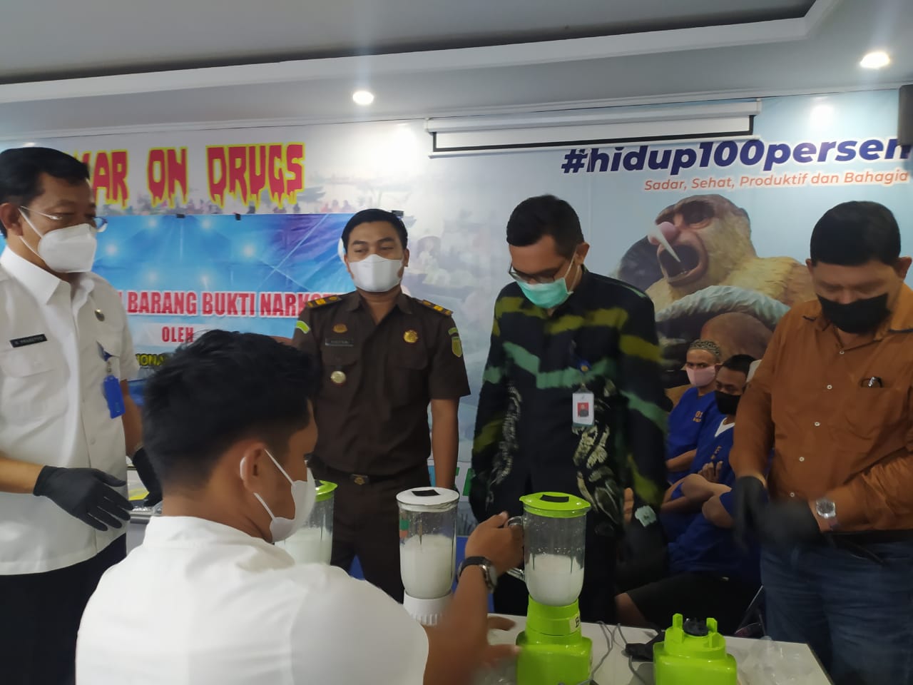 Badan Narkotika Nasional Provinsi (BNNP) Kalimantan Selatan memusnahkan barang bukti 574,53 gram sabu