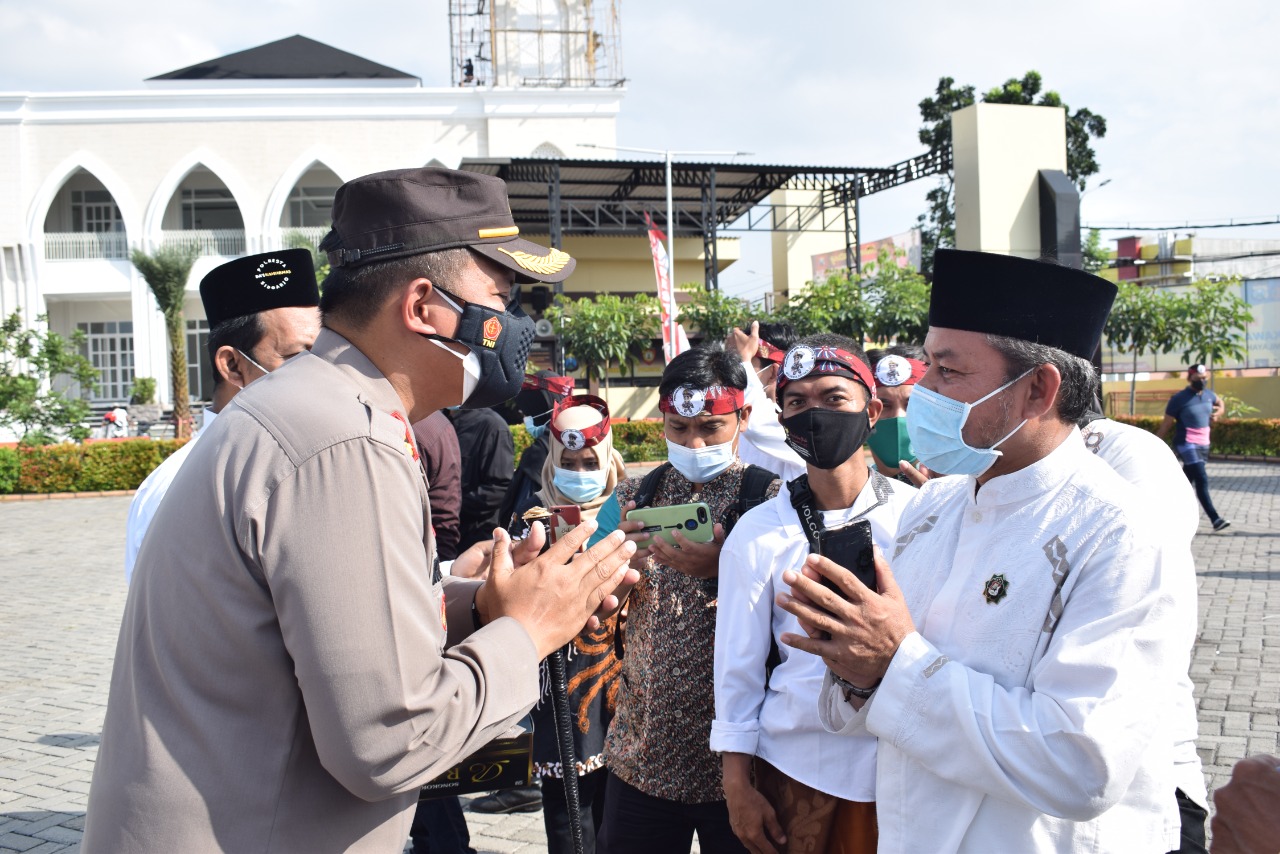 AKBP Kusumo Wahyu Bintoro menerima pendekar silat dan dai di Mapolresta Sidoarjo.