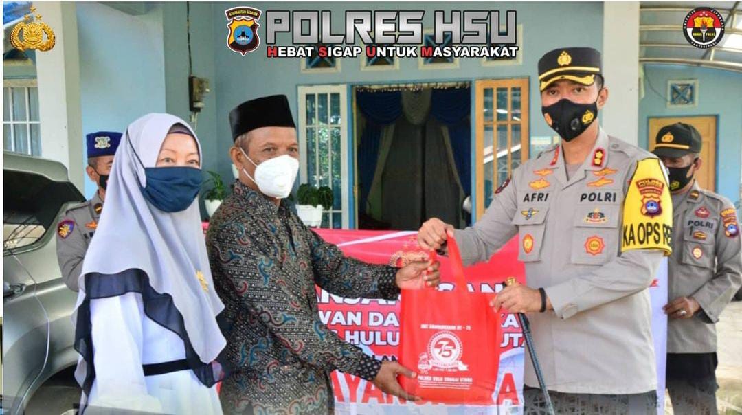 Kapolres HSU AKBP Afri Darmawan menggelar bakti sosial 