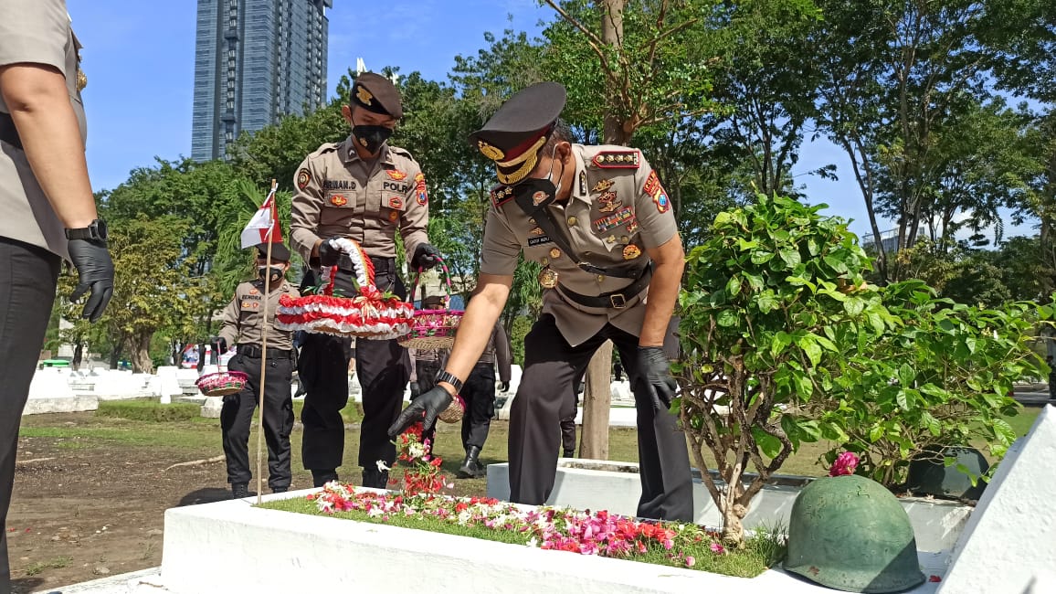Kapolda Jatim Irjen Pol Nico Afinta ziarah ke Taman Makam Pahlawan