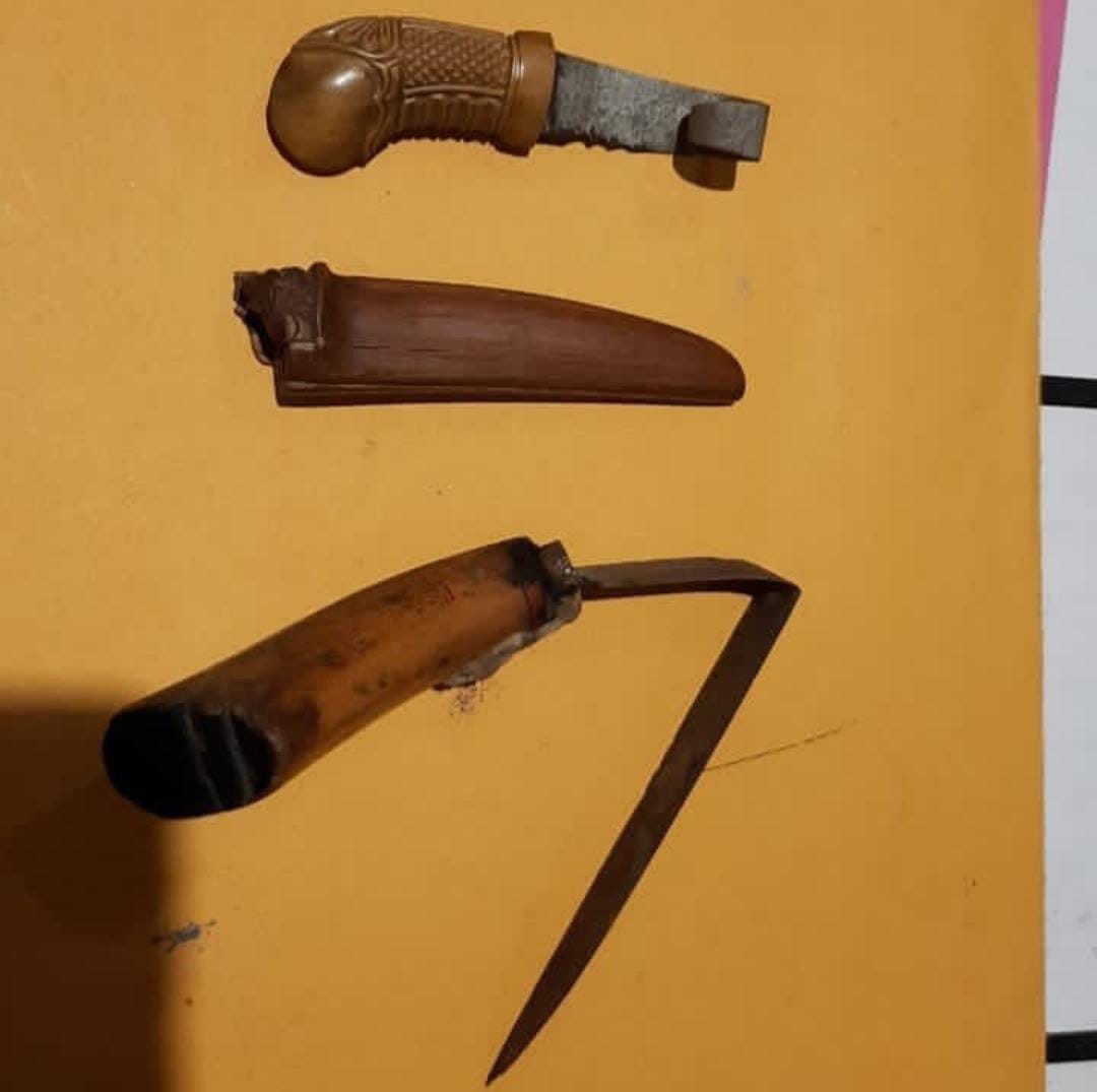 Bukti senjata tajam yang bengkok.