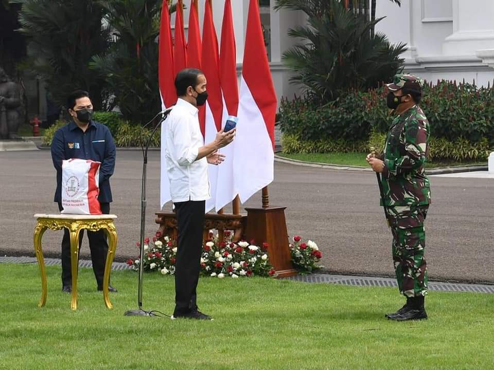 Presiden Joko Widodo dan Panglima TNI Marsekal Hadi Tjahjanto.