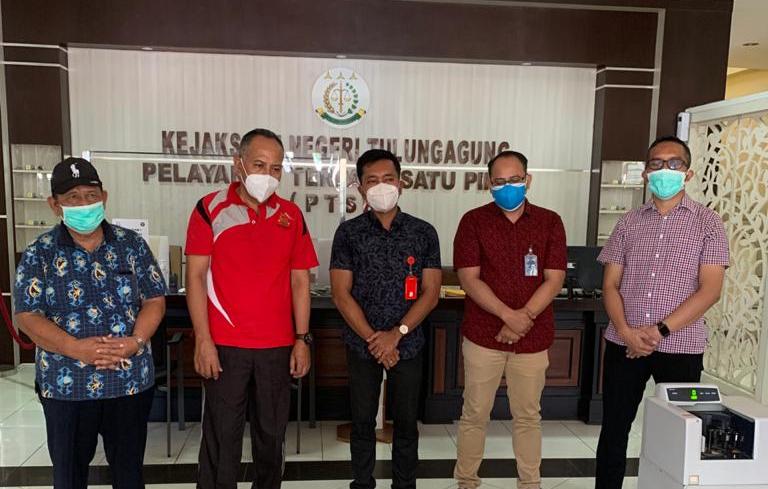Rekanan Dinas PUPR Tulungagung bersama jajaran Kejari Tulungagung.