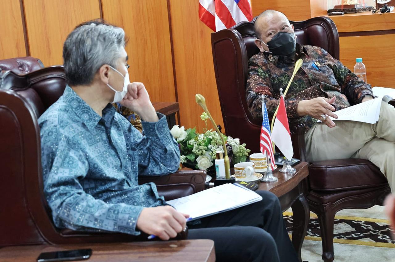 Dubes AS untuk Indonesia Sung Y. Kim dan Ketua DPD RI La Nyalla Mahmud Mattalitti. 