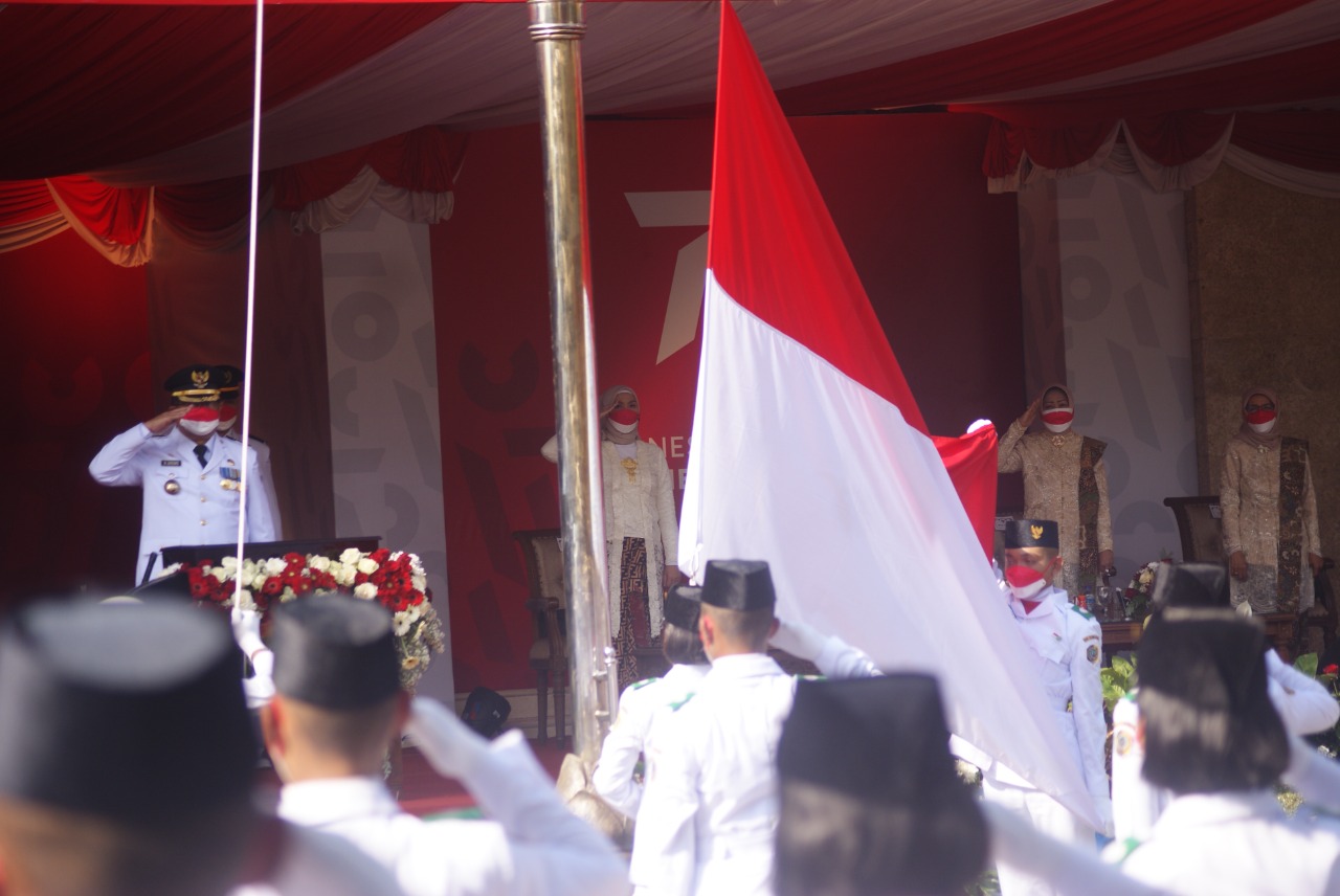 Upacara Peringatan HUT RI ke-76 di Halaman Pemkab Tulungagung, Selasa (17/8/2021).