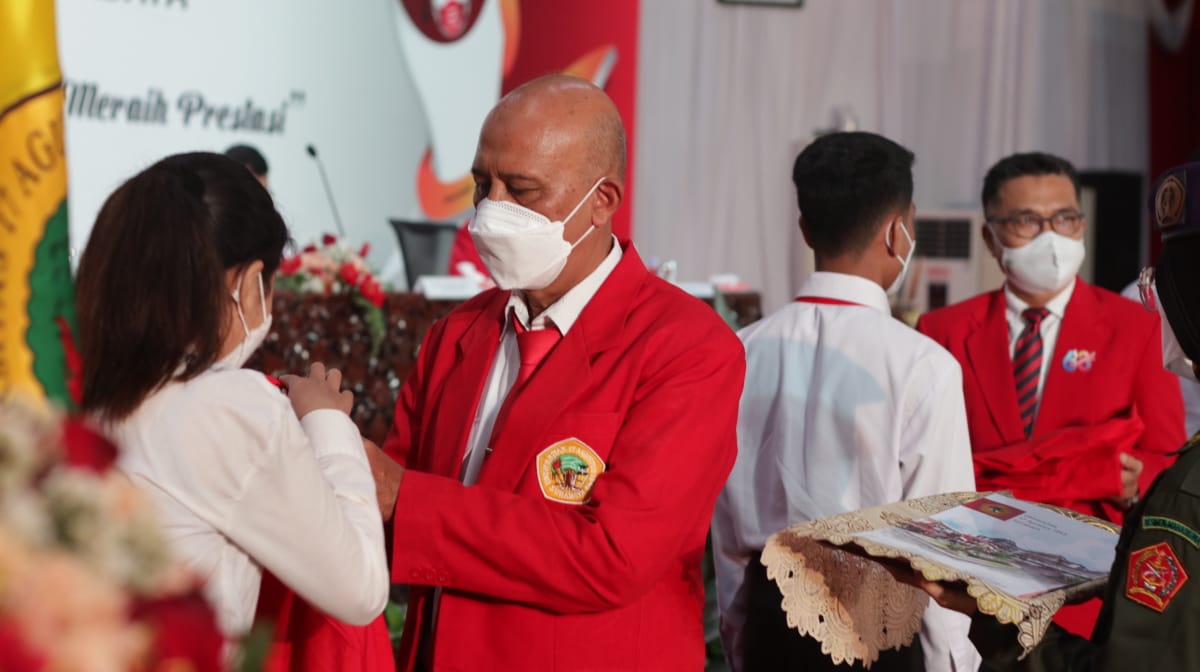 Pengukuhan mahasiswa baru Untag Surabaya.