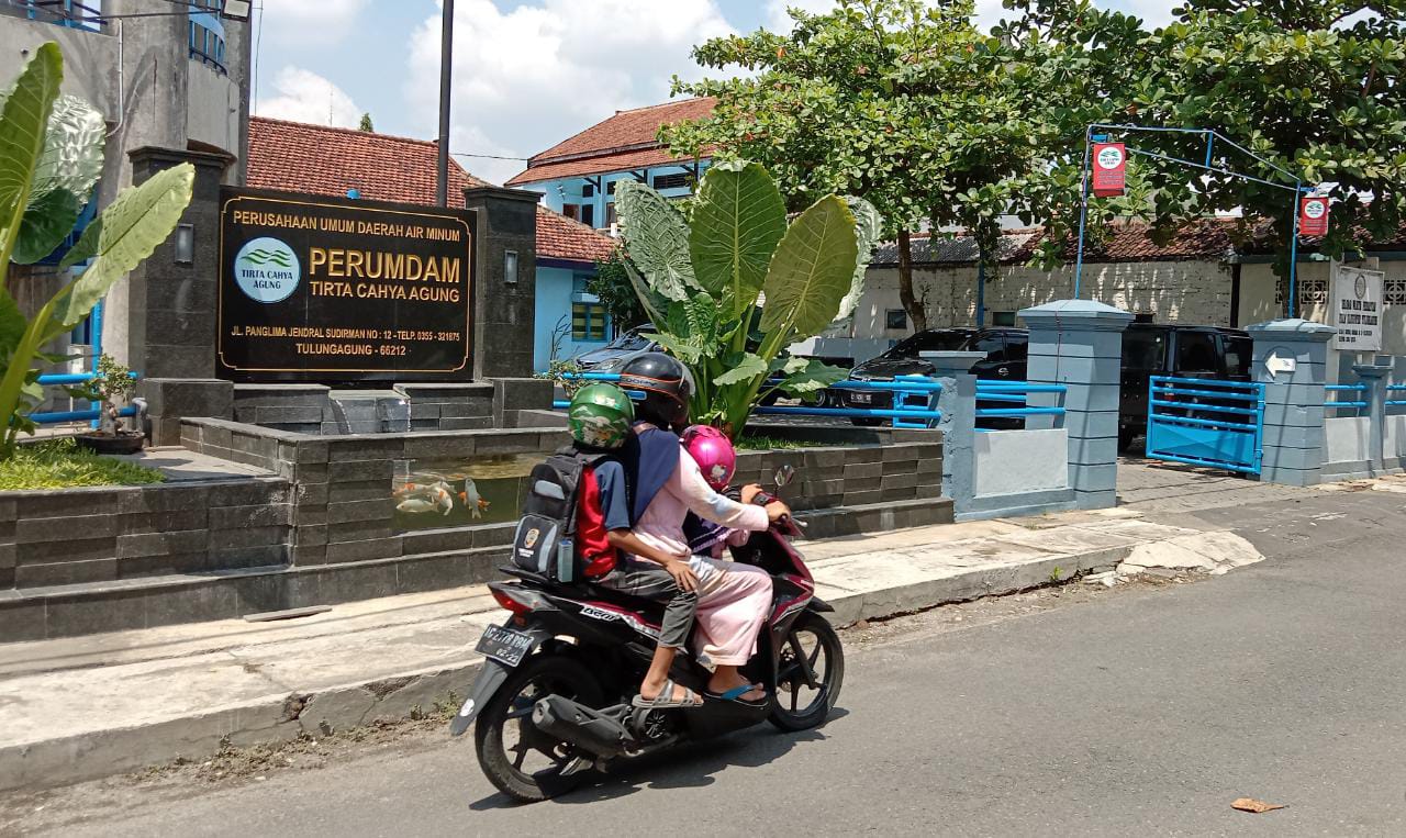 Kantor PDAM Tirta Cahya Agung di Jalan Panglima Sudirman, Tulungagung.