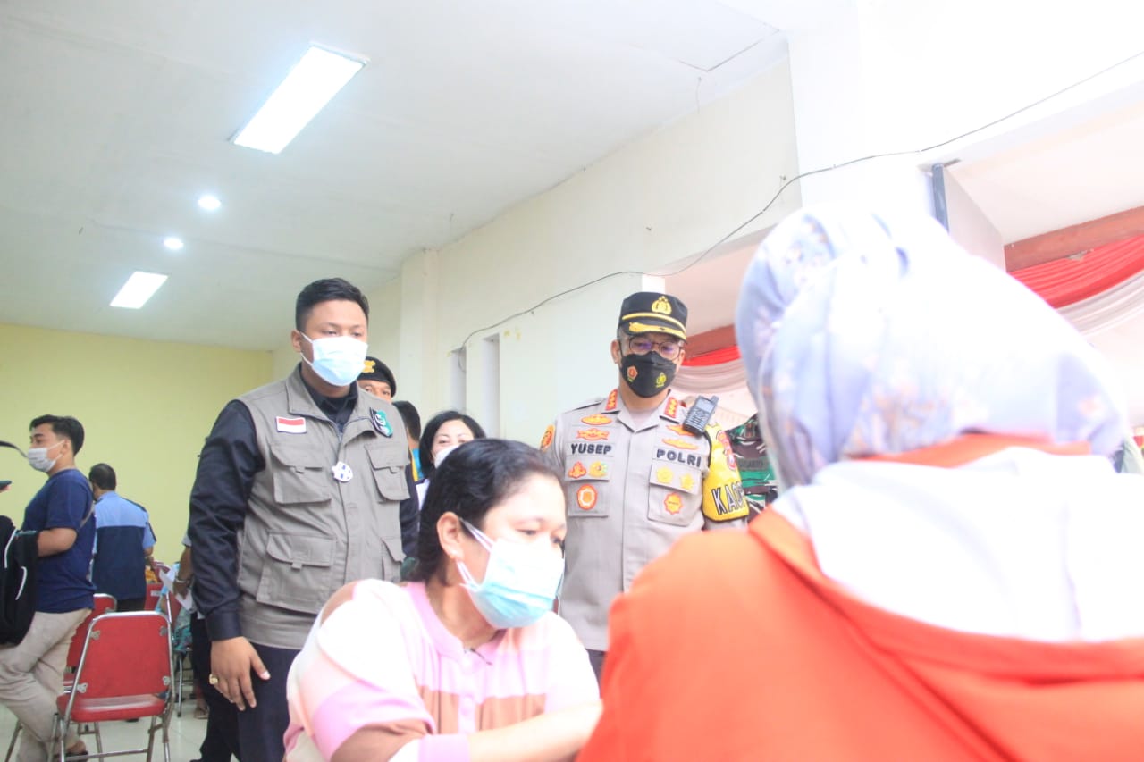 Suasana vaksinasi merdeka serentak di Kota Surabaya.