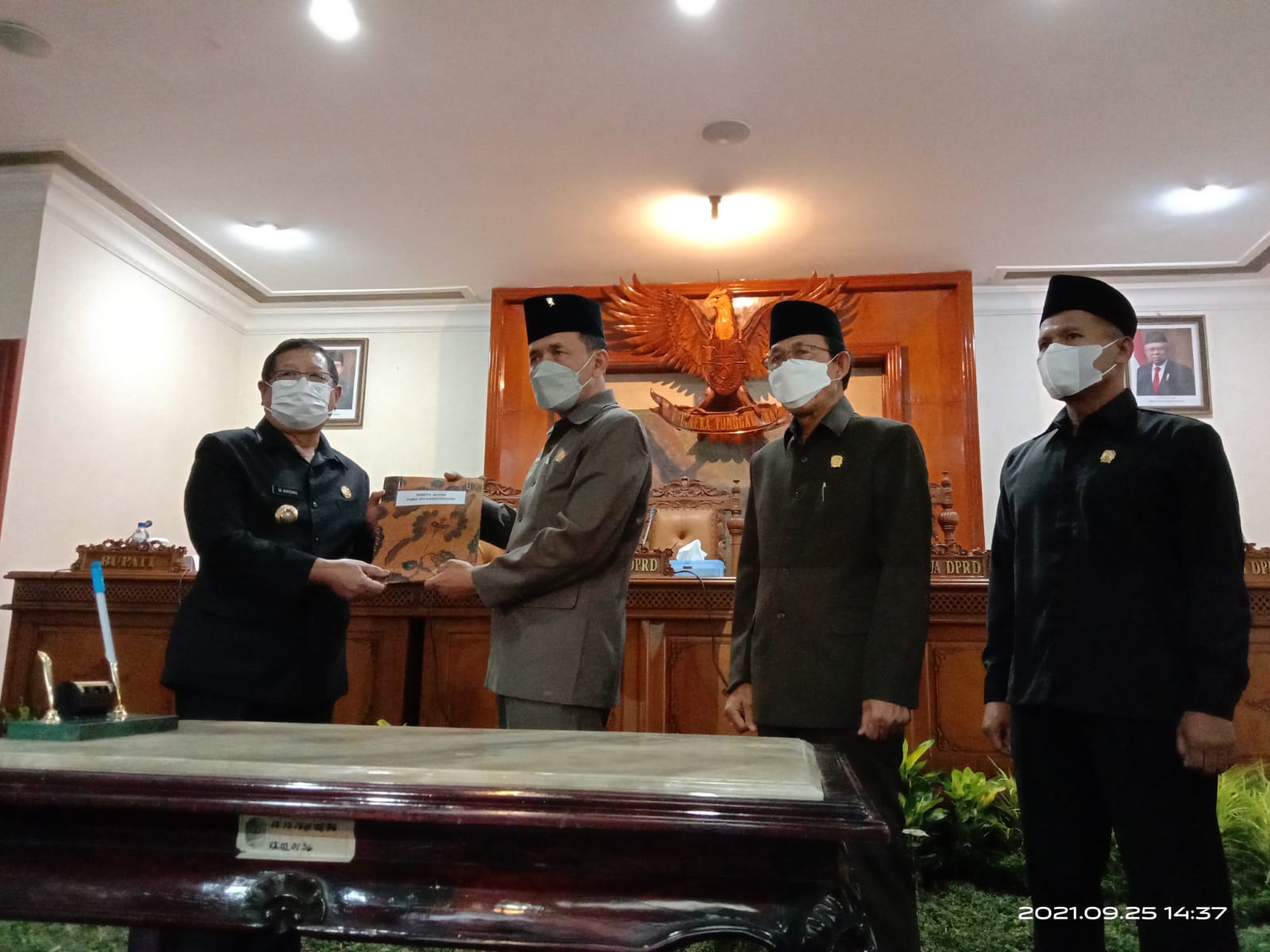 Penyerahan kesepakatan perubahan APBD Tulungagung tahun anggaran 2021