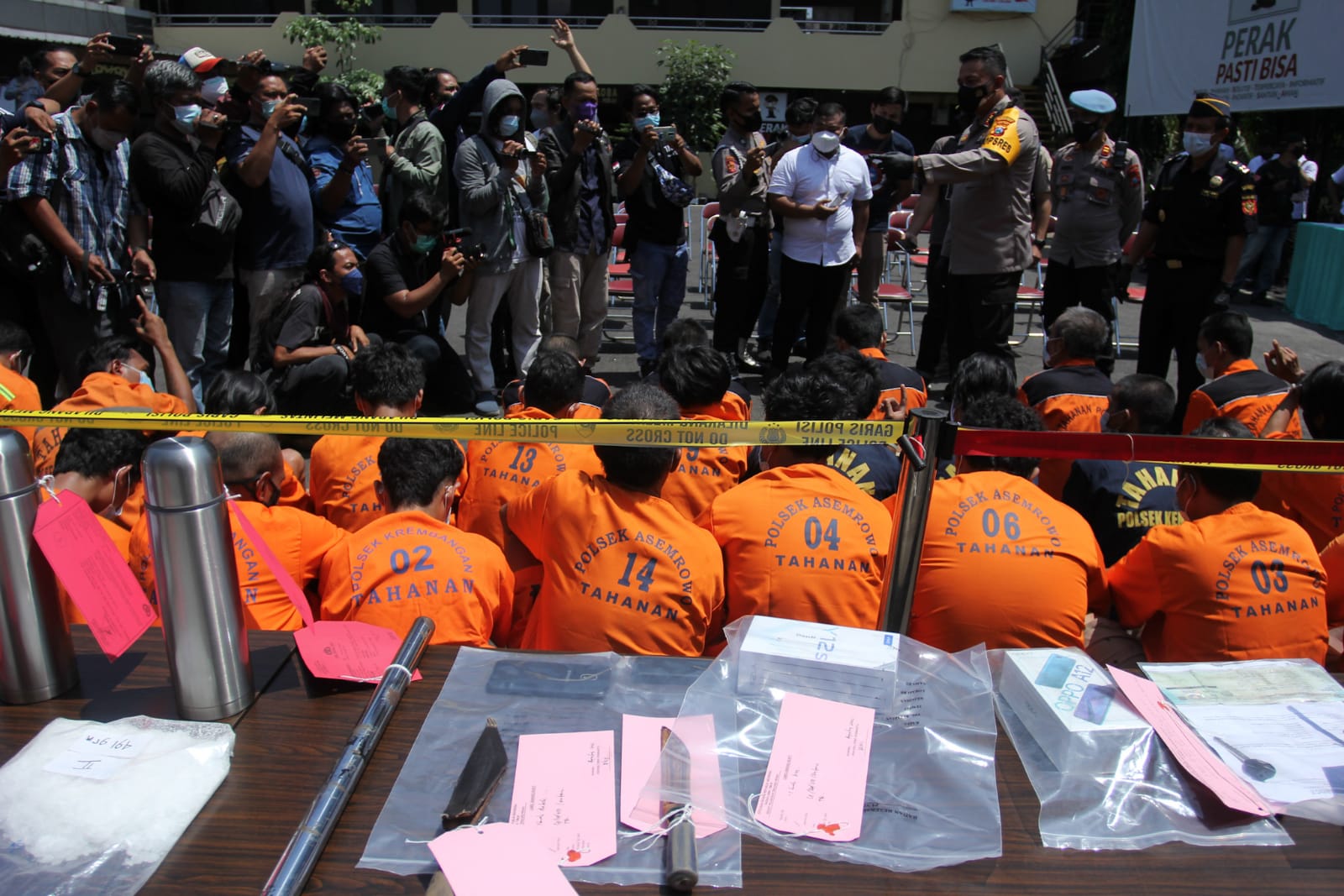Sebanyak 46 tersangka dari 36 kasus diamankan Satreskrim dan Satresnarkoba Polres Pelabuhan Tanjung Perak Surabaya. 