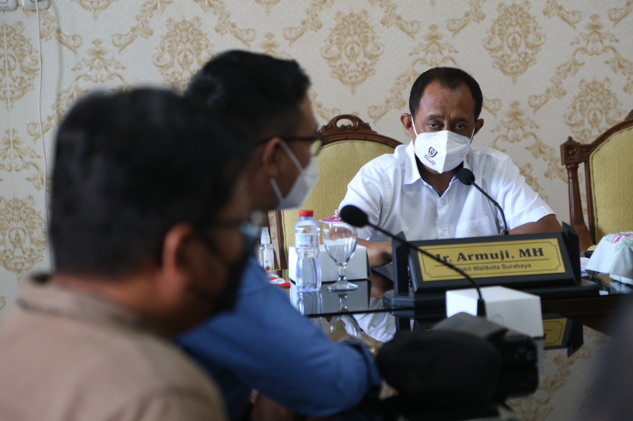 Wakil Wali Kota Surabaya Armuji saat memimpin Rapat Koordinasi.