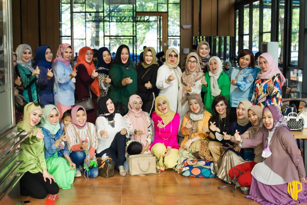 Sosialita Berjiwa Sosial.