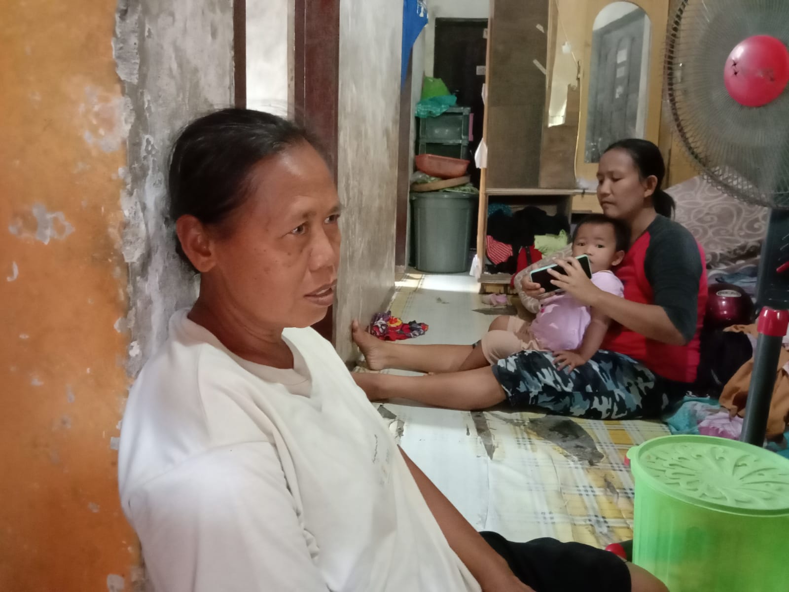 Mertua Matheis saat ditemui di rumahnya di Desa Waung Kecamatan Boyolangu.