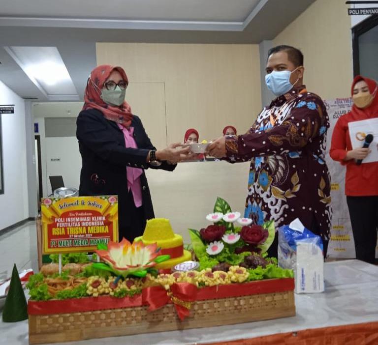 Pemotongan tumpeng.