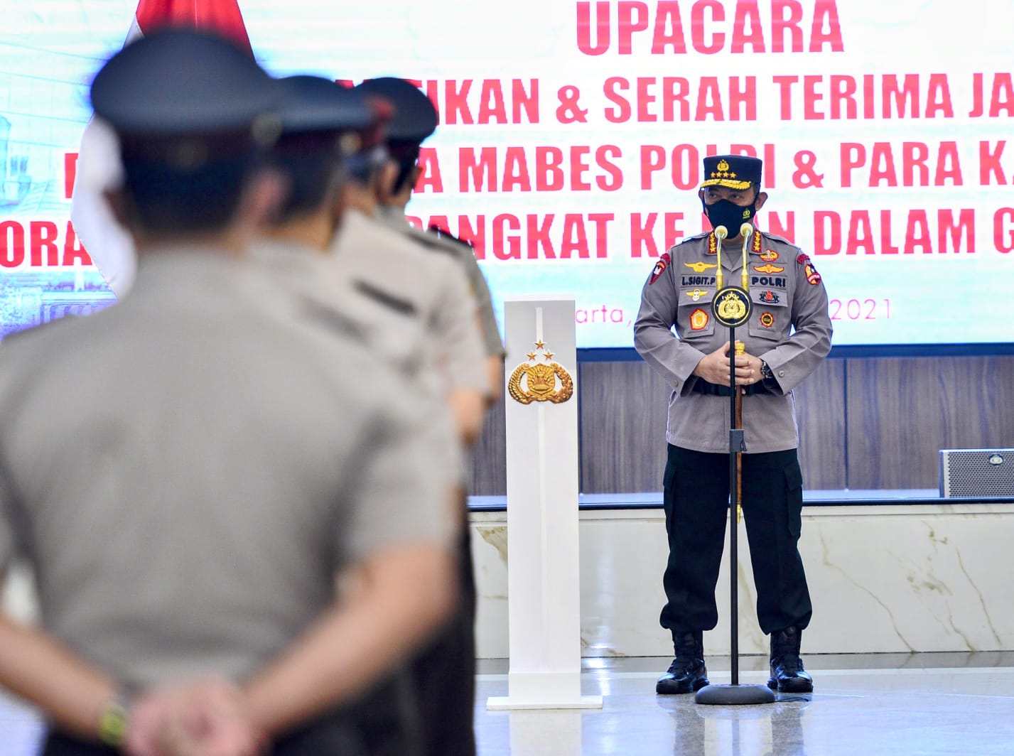 Kapolri Jenderal Listyo Sigit Prabowo saat memimpin upacara serah terima jabatan (sertijab) sejumlah perwira tinggi (pati) Polri.