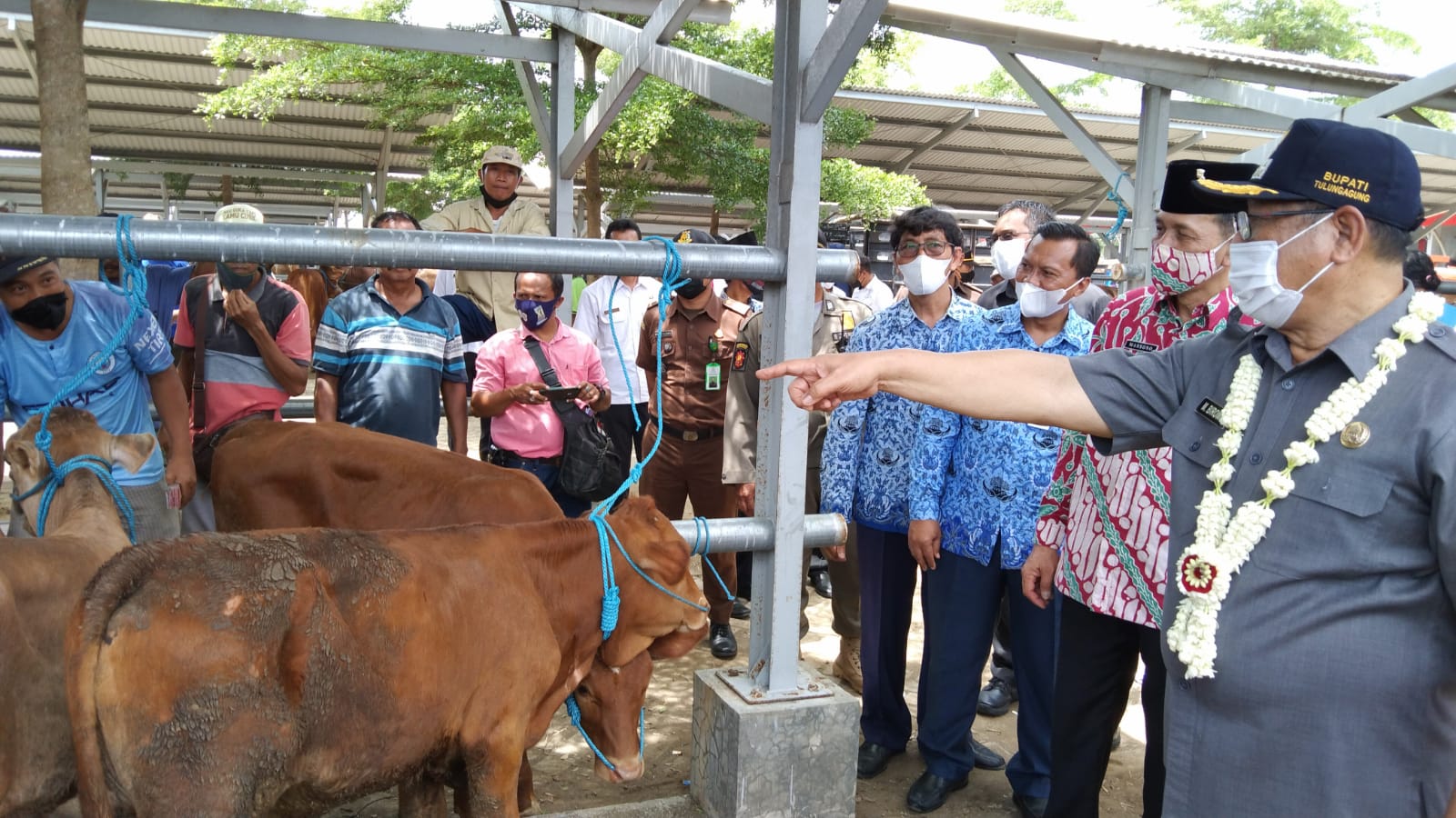 Bupati Tulungagung, Maryoto Birowo melihat aktifitas di PHT.