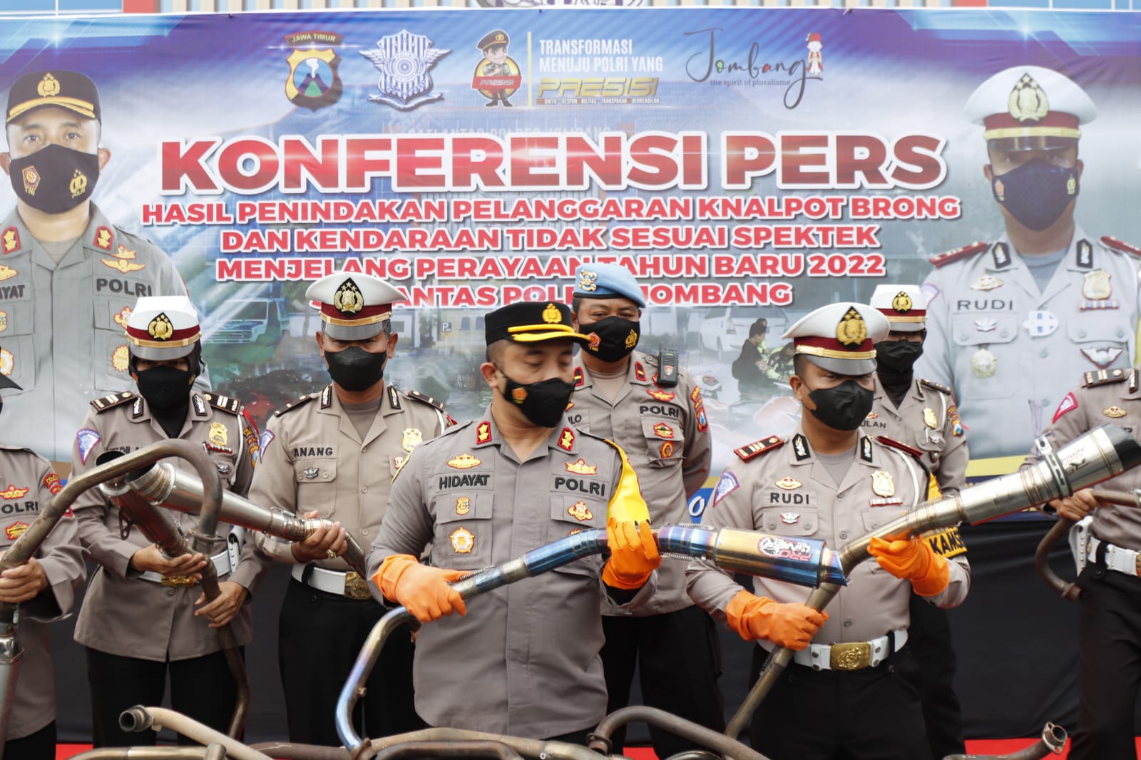 Kapolres Jombang AKBP Moch Nurhidayat saat rilis penyitaan Knalpot Brong.