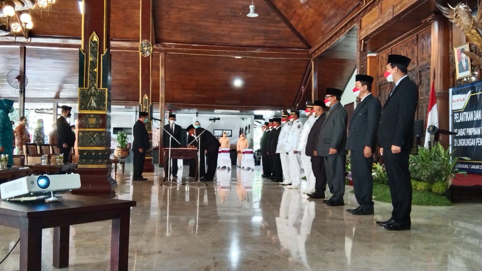 Pelantikan 4 Pejabat Tinggi Pratama dan 8 pejabat Administrator oleh Bupati Tulungagung.
