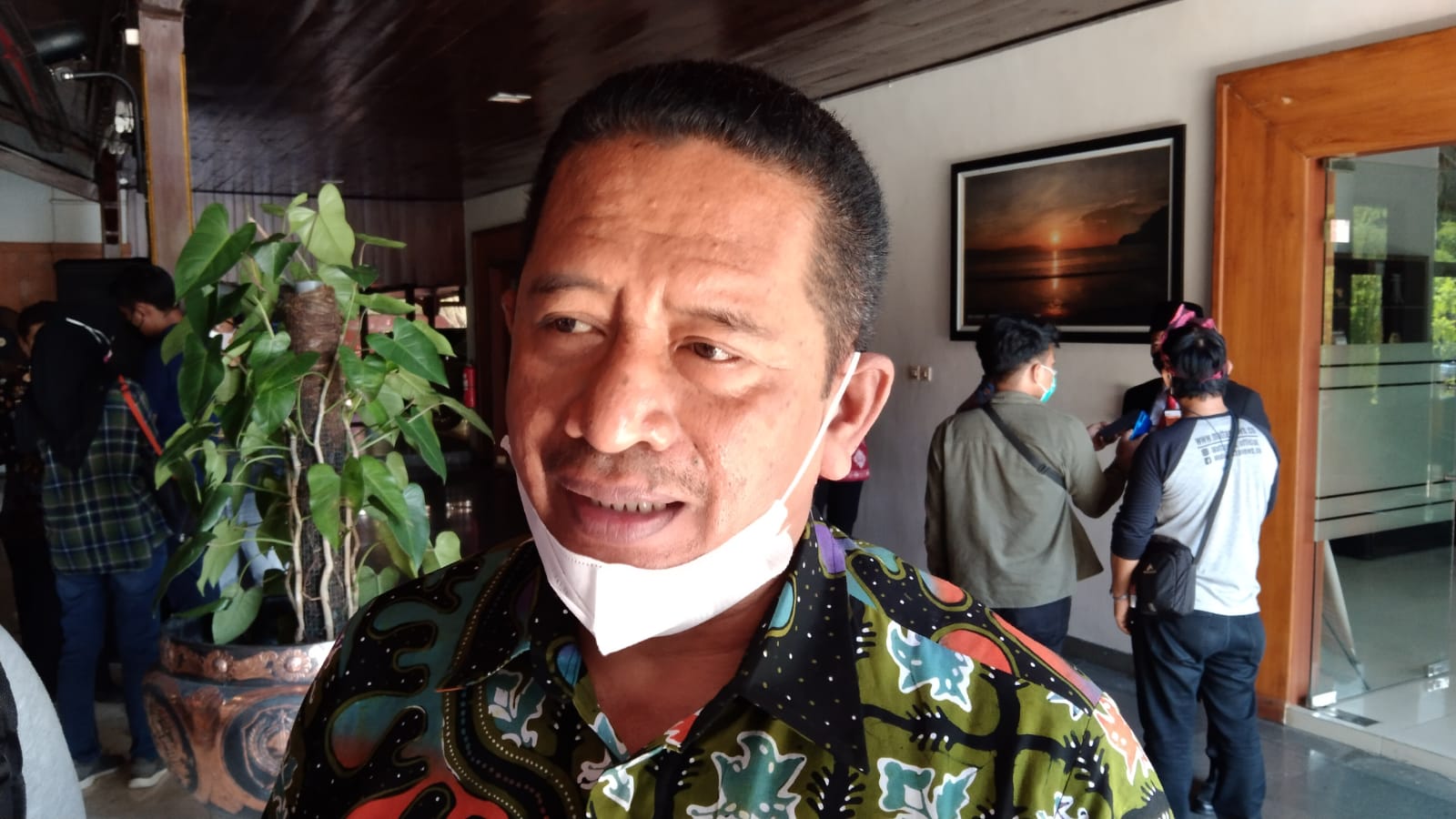 Ketua Tim Investasi, Santoso saat memberikan keterangan pada awak media.