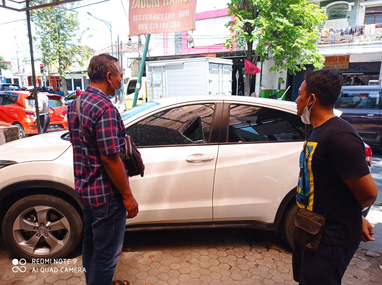Mobil yang menjadi sasaran pecah kaca di Kelurahan Tamanan
