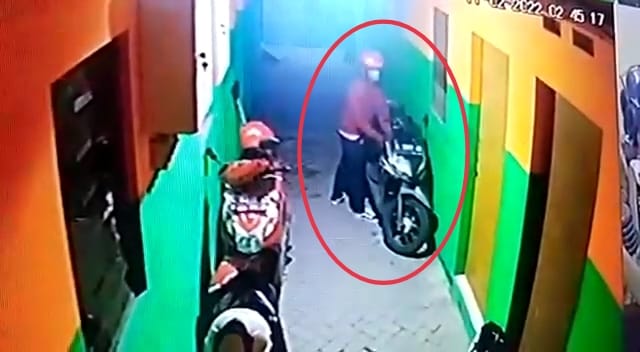Tangkapan layar CCTV.