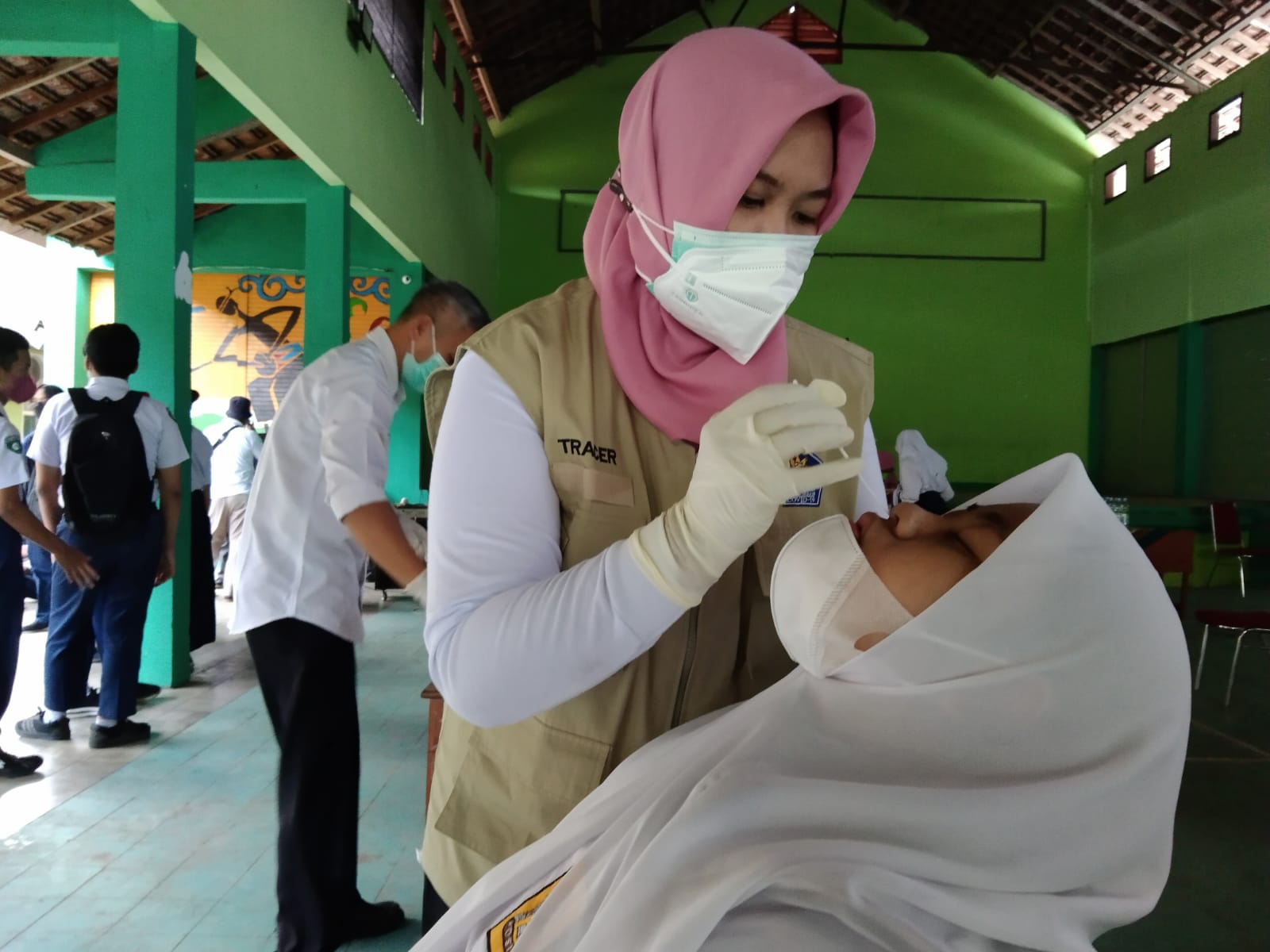 Siswa SMPN 3 Tulungagung saat menjalani tesnusap masal.