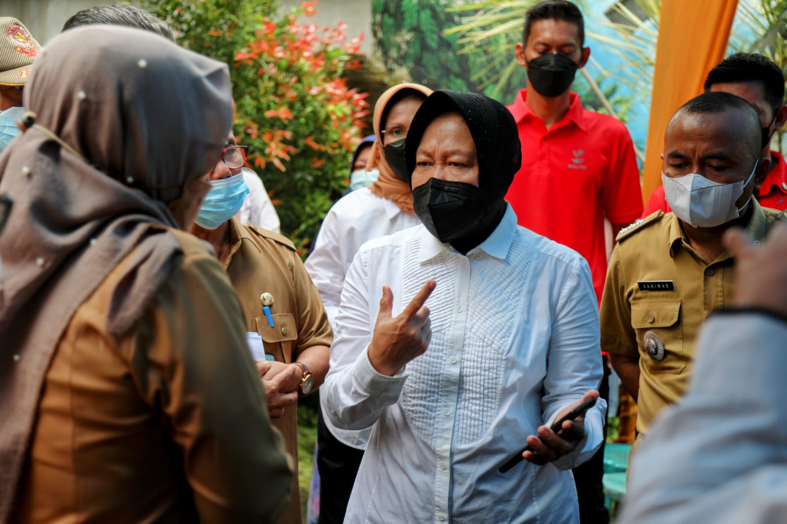 Menteri Sosial, Tri Rismaharini saat kunjungan kerja sekaligus monitoring penyaluran BPNT di Kabupaten Probolinggo, Jawa Timur.