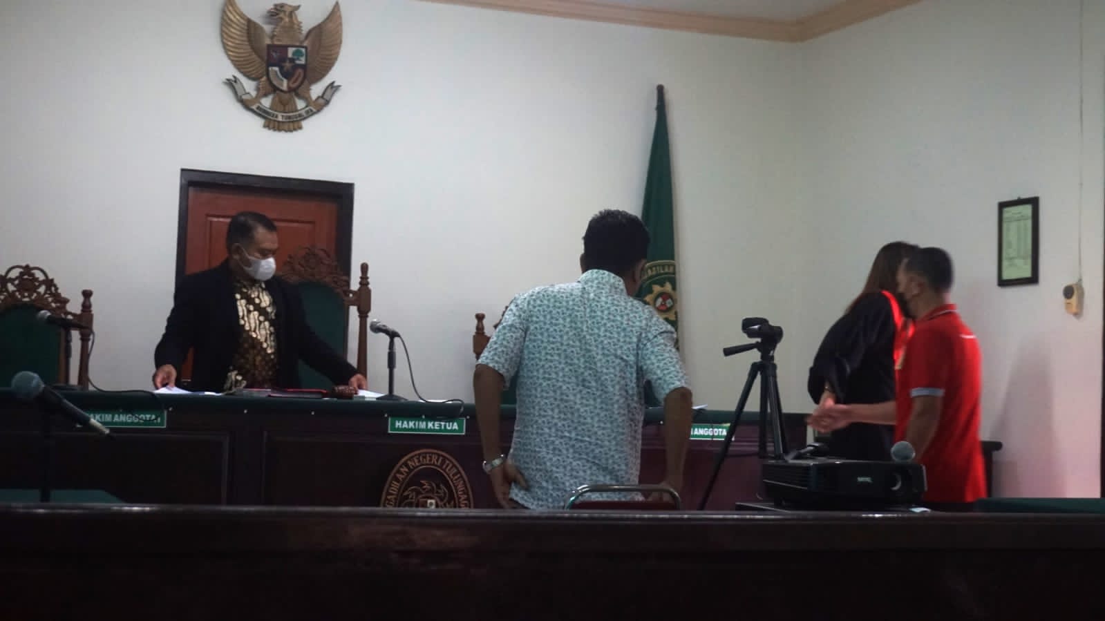 Basroni ketika menjalani sidang putusan di pengadilan Negeri Tulungagung.