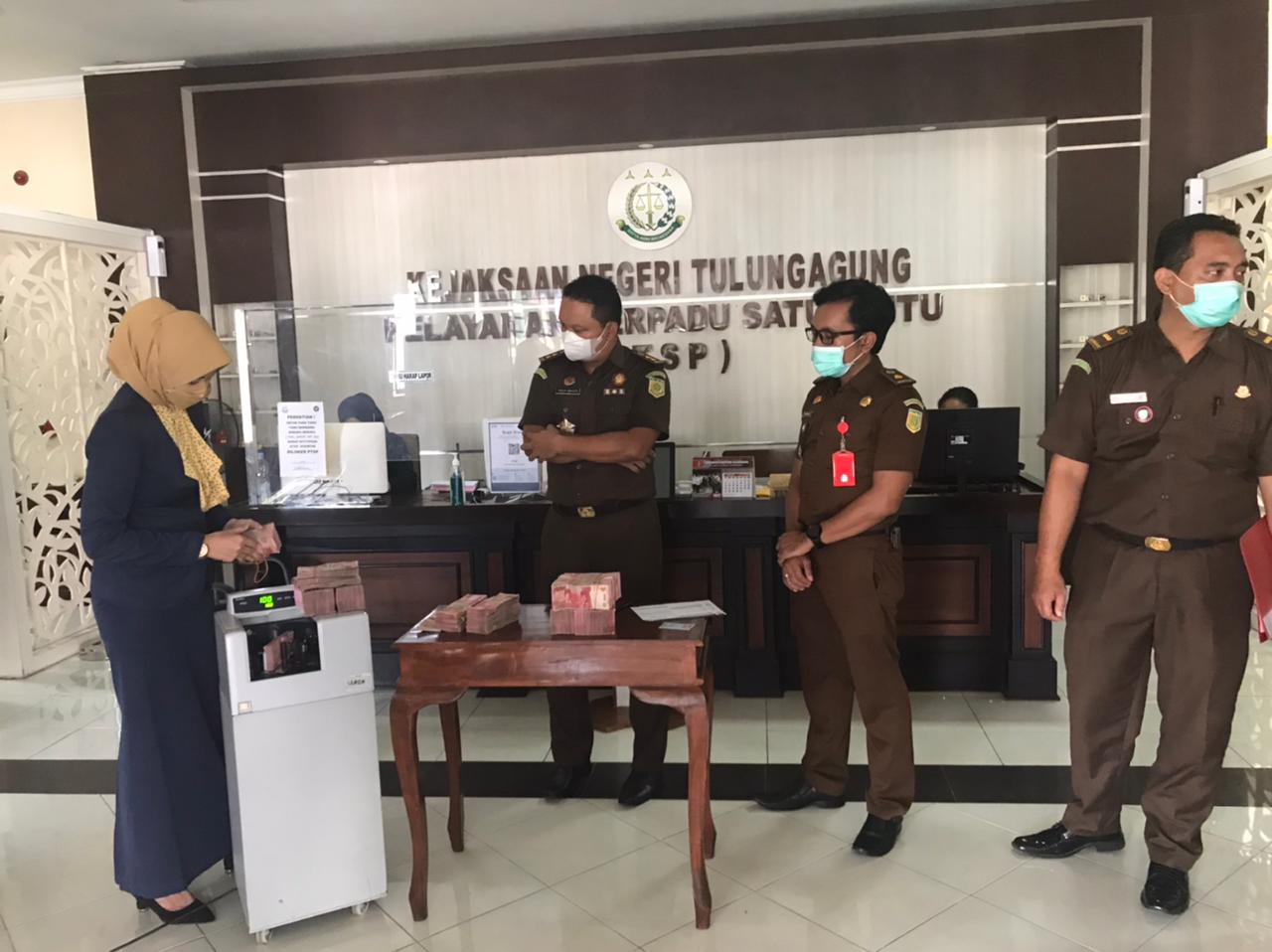 Uang kerugian negara yang dikembalikan oleh AK