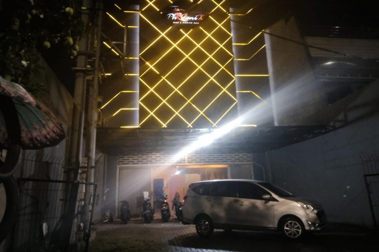 Phoenix club'.