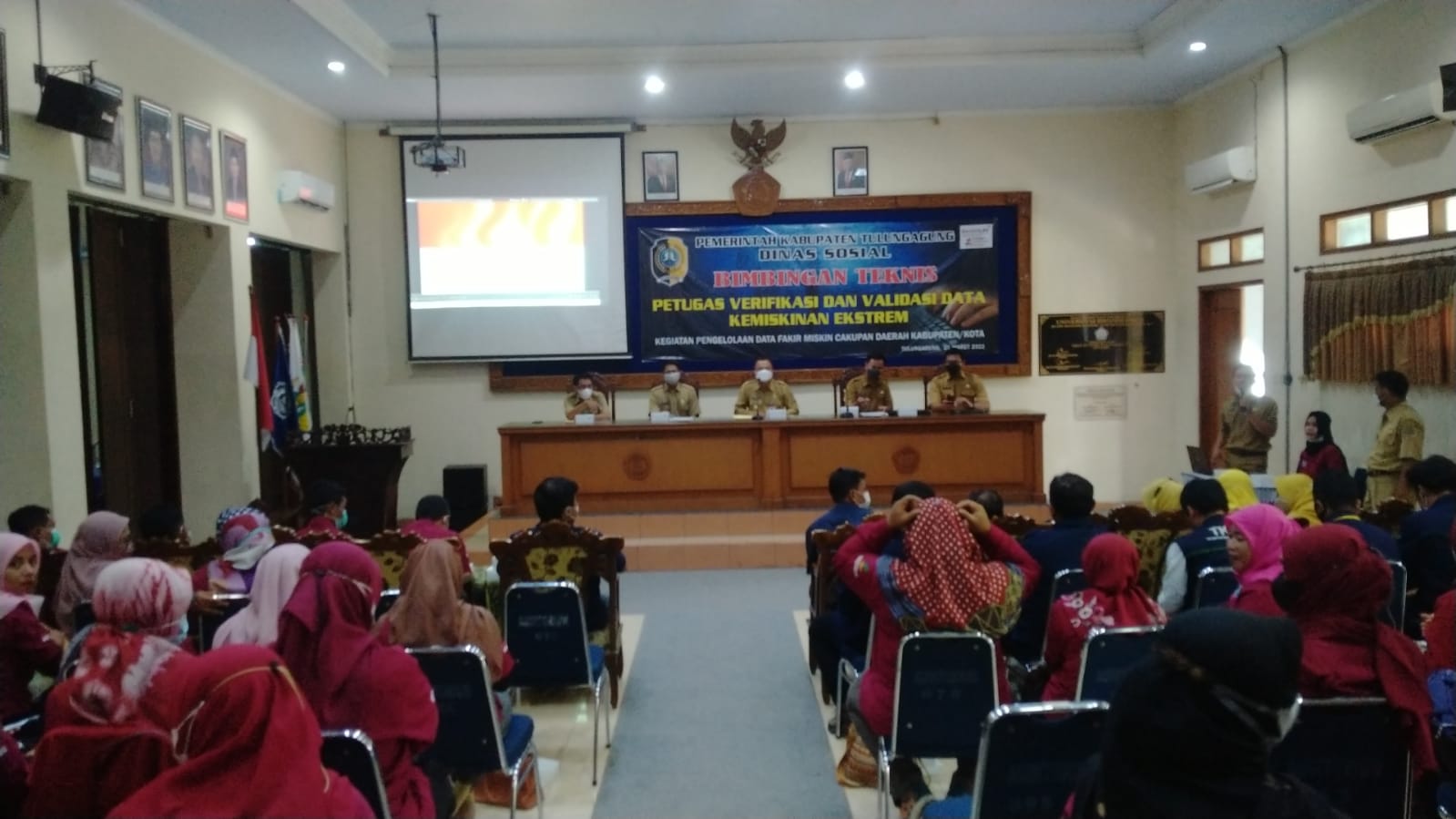 Kepala Dinas Sosial, Suyanto saat memberikan keterangan pada awak media