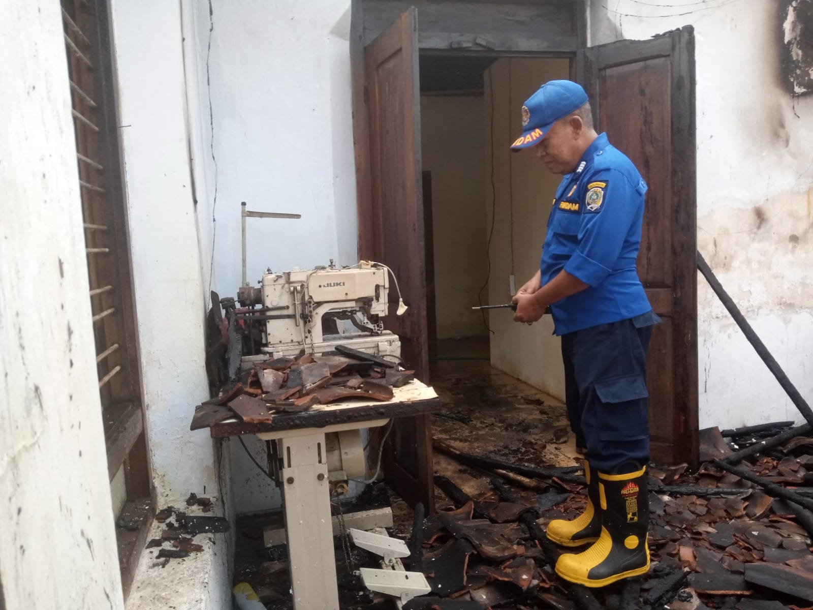 Mesin jahit yang diduga menjadi titik awal munculnya api.