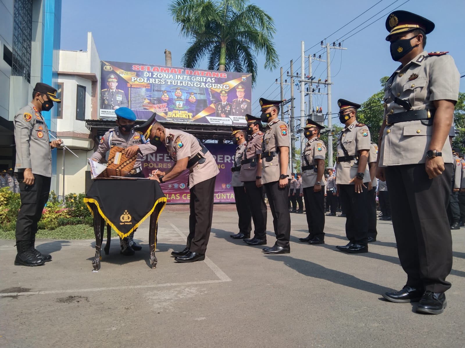 Uapacara Serah Terima Jabatan Kapolsek, Kasat, dan Wakapolsek di Mapolres Tulungagung.