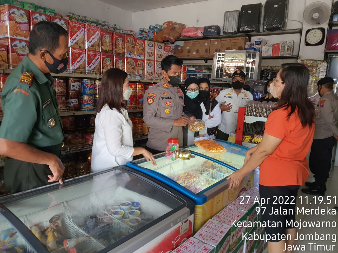 Muspika Mojowarno sidak Mamin di Toko Tradisional dan Kini Market