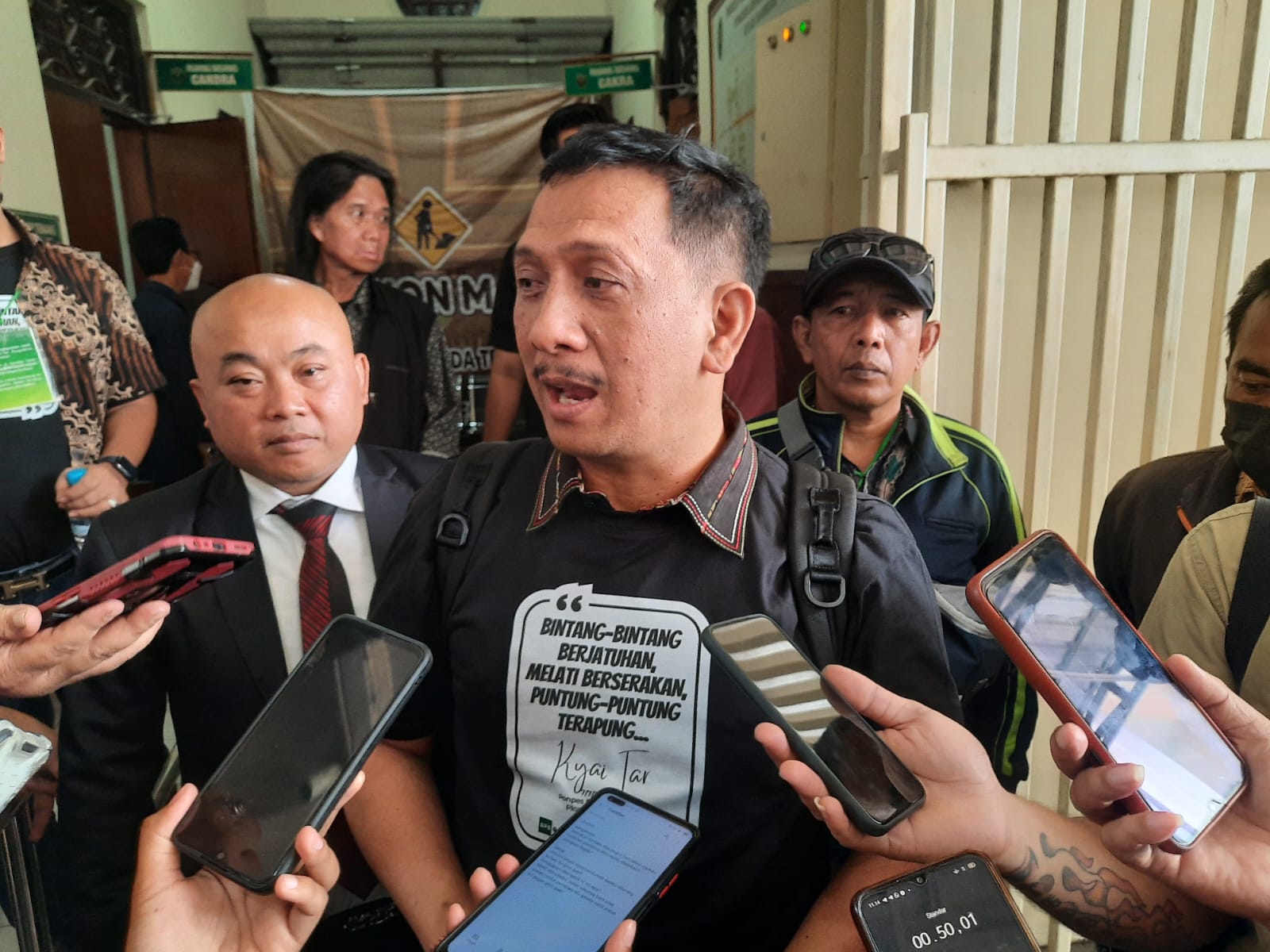 Pengacara mas Bechi saat di Pengadilan Negeri Surabaya