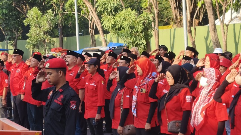 Upacara peringatan Hari Lahir Pancasila yang digelar DPC PDIP Surabaya, Sabtu (1/6) pagi