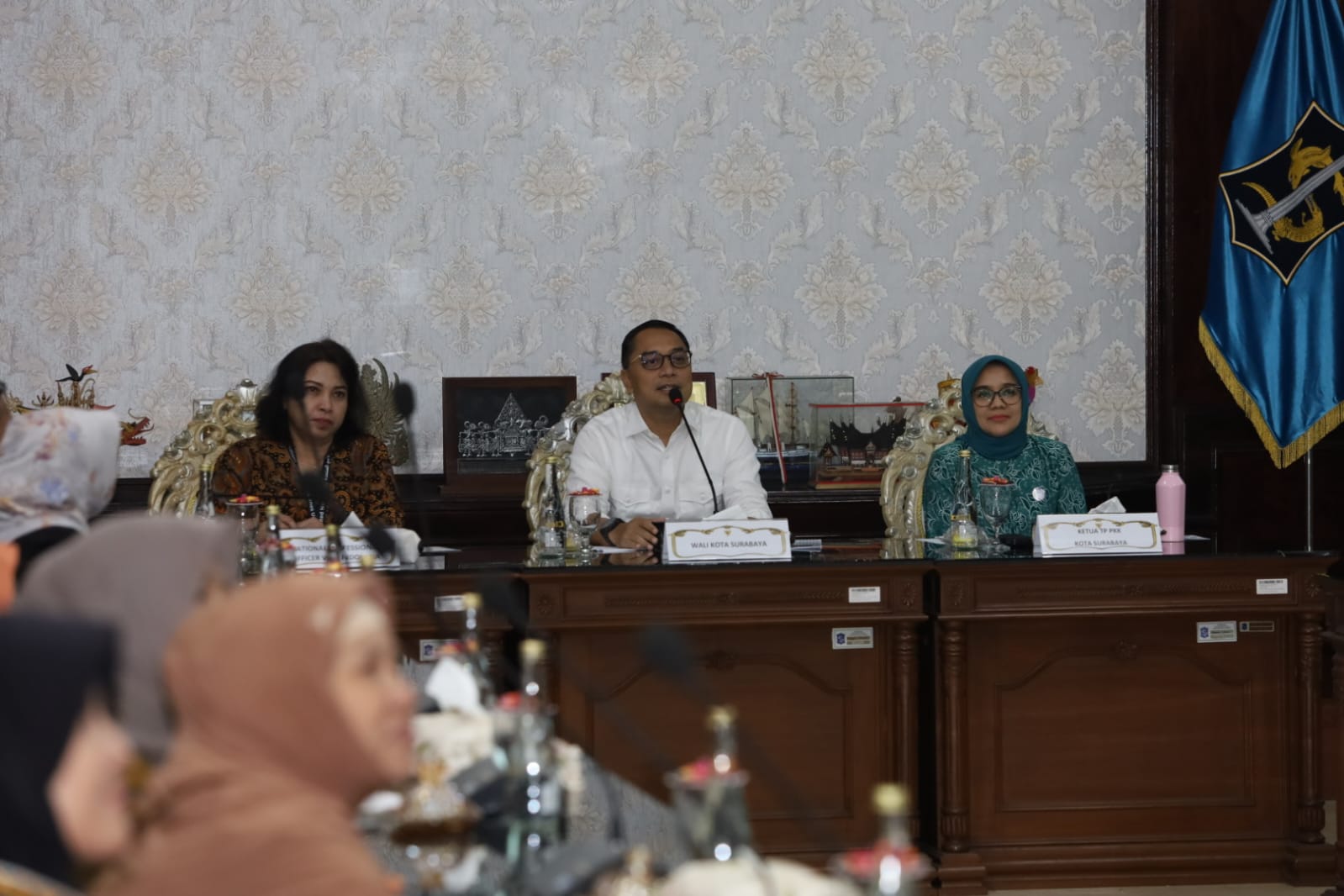 Wali Kota Eri Cahyadi menerima kunjungan Sekjen Forum Kota Sehat Nasional di Ruang Sidang Wali Kota Surabaya