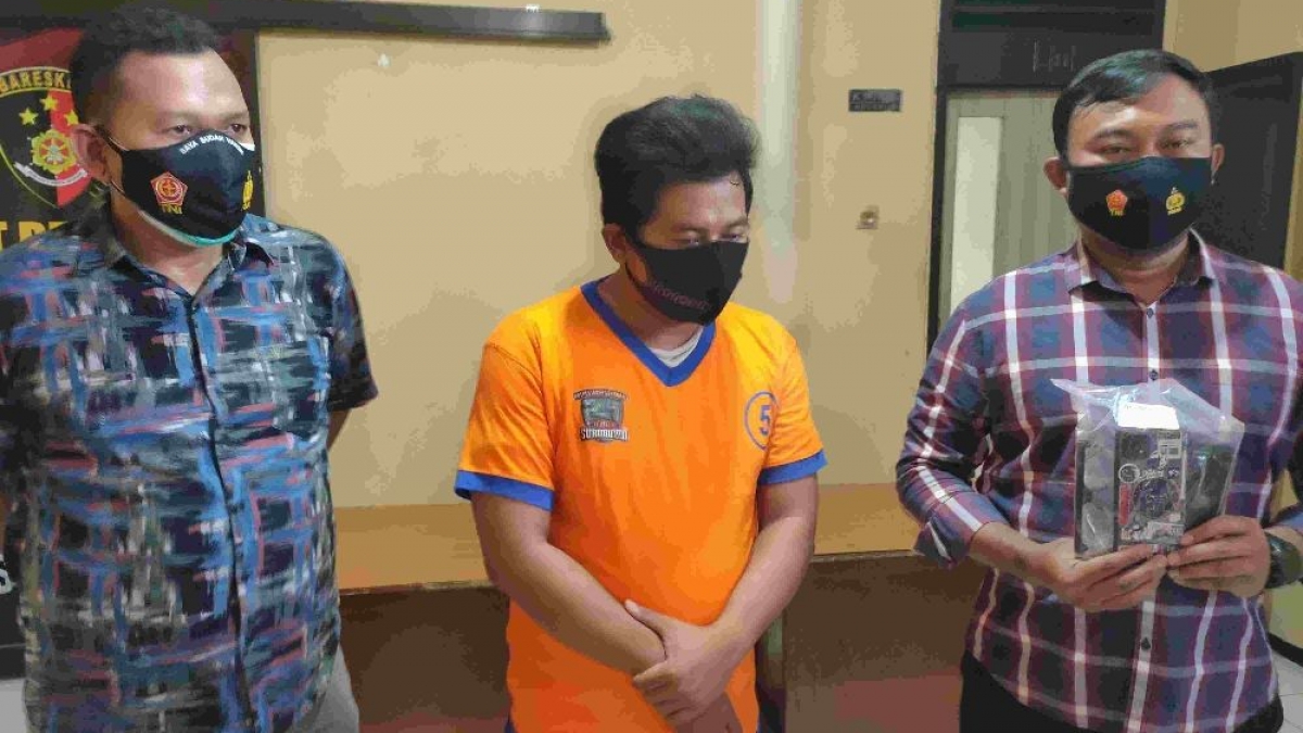 Pelakunya diapit anggota dan Kanit Reskrim.