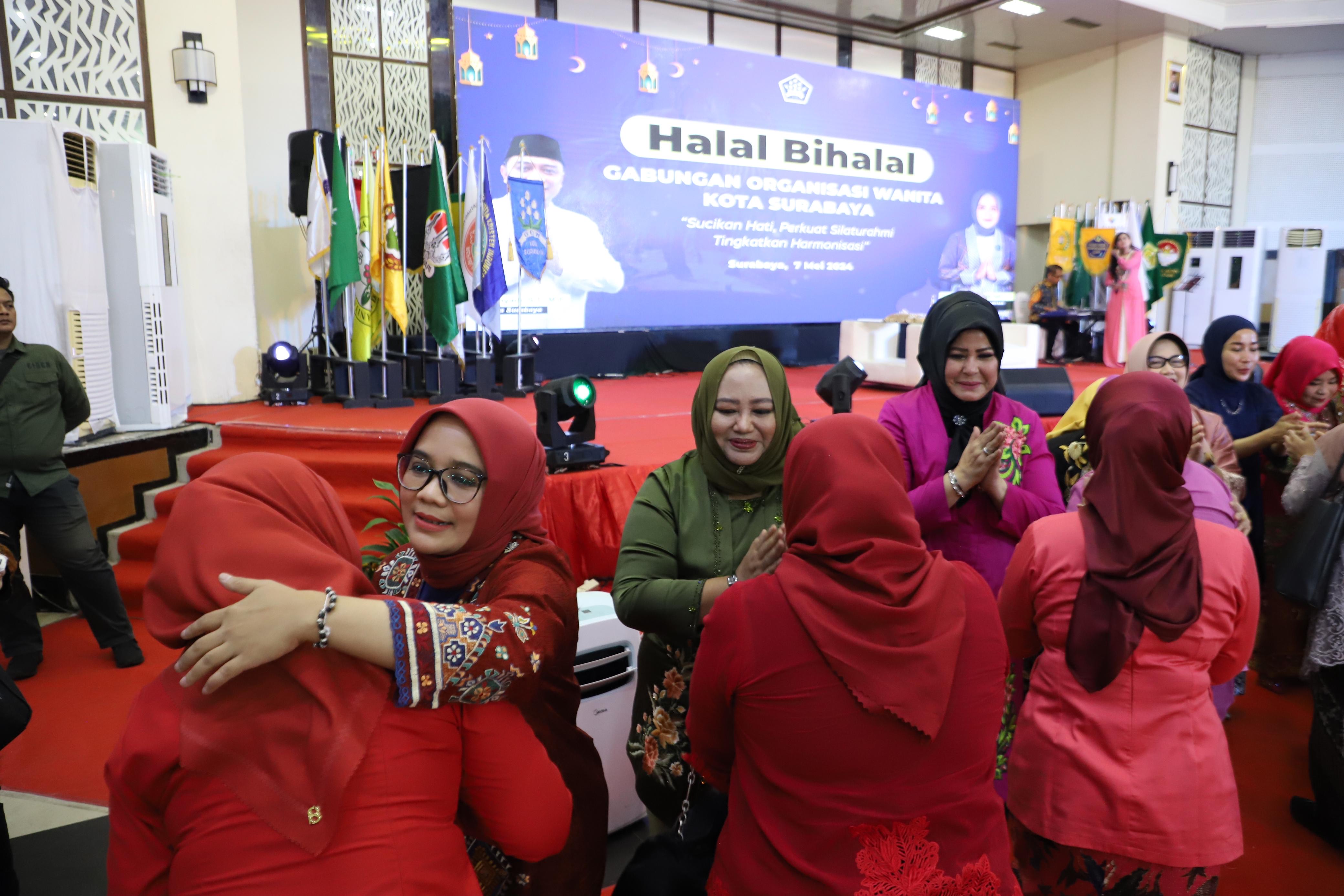 Ketua GOW Kota Surabaya, Bunda Rini Indriyani 