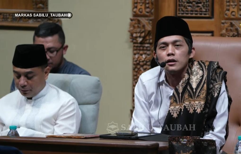 Wali Kota Surabaya Eri Cahyadi bersama Gus Iqdam