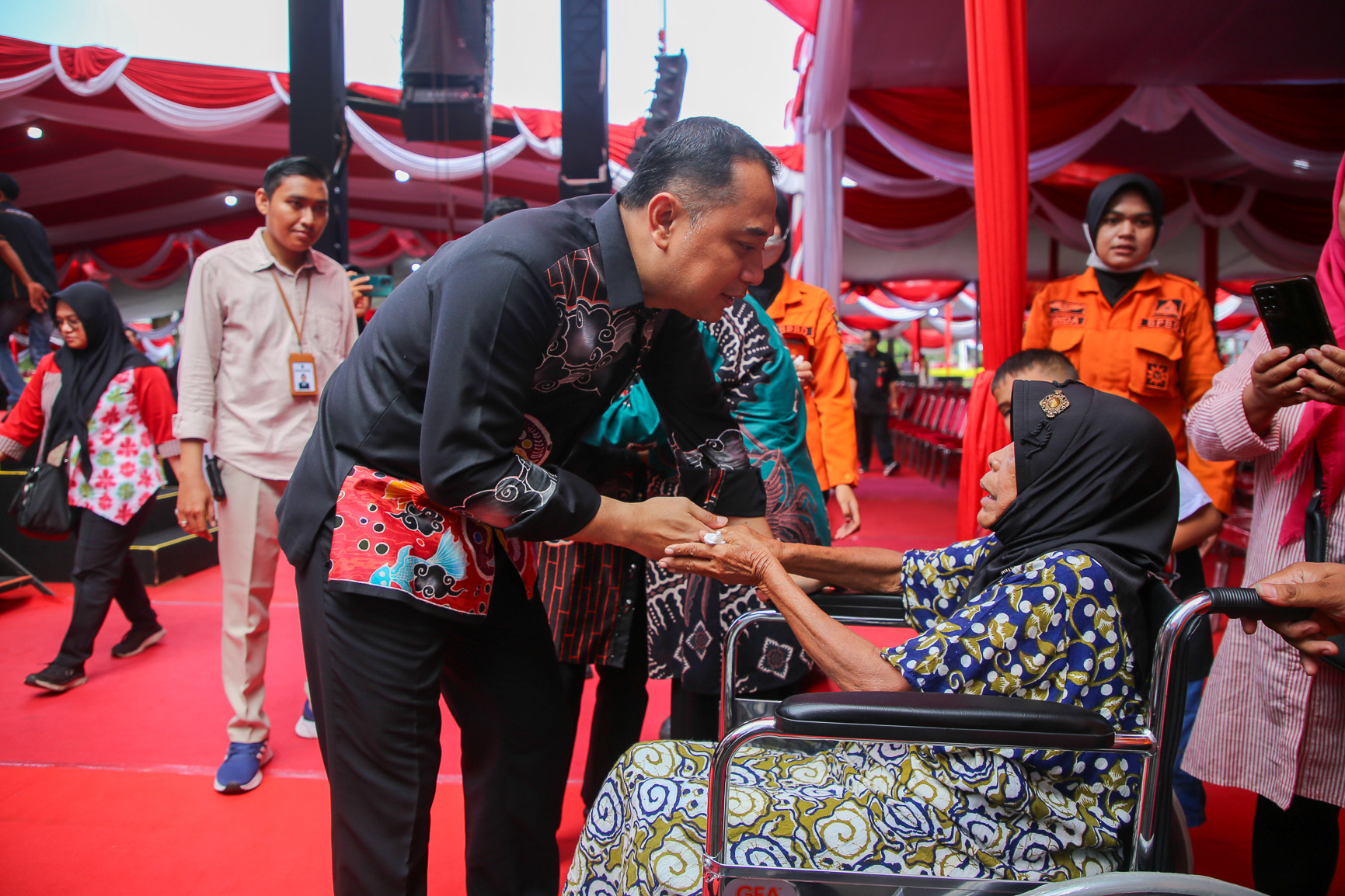 Wali Kota Surabaya Eri Cahyadi menggelar ‘Silaturahmi Karang Werda Hari Lanjut Usia Nasional 2024’ di Halaman Balai Kota Surabaya