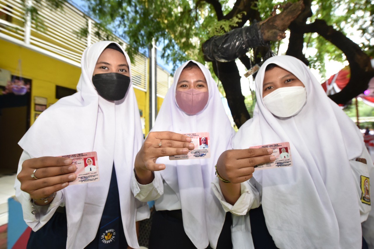 Katepay merupakan metode pembayaran non tunai atau uang elektronik untuk membeli jajanan di kantin sekolah