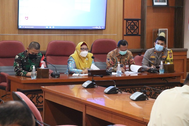 Wakil Bupati Gresik Aminatun Habibah saat menemui para Penilik dan Pamong belajar, Jumat (23/4/2021).