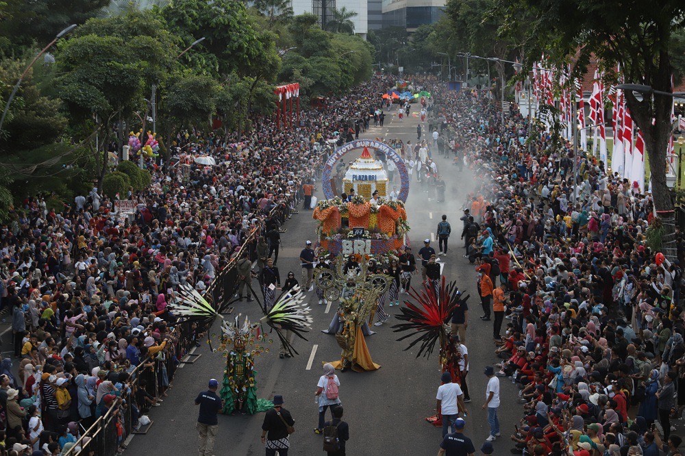 Parade Mobil Hias dan Pawai Budaya di Surabaya