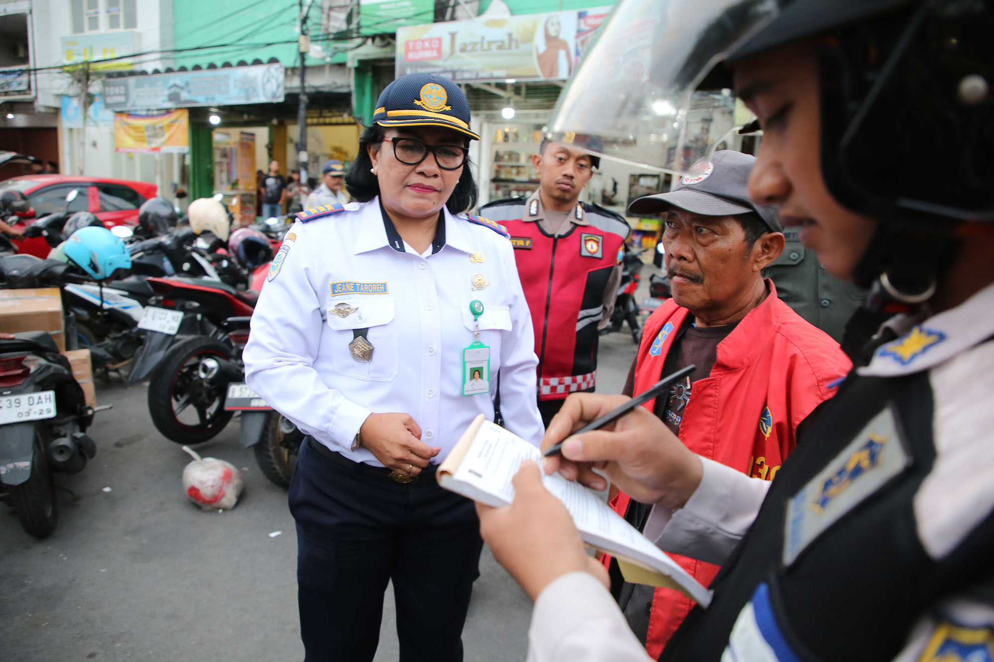 Dinas Perhubungan (Dishub) Surabaya menggelar penertiban gabungan terhadap juru parkir (jukir) liar di kawasan wisata Kota Lama