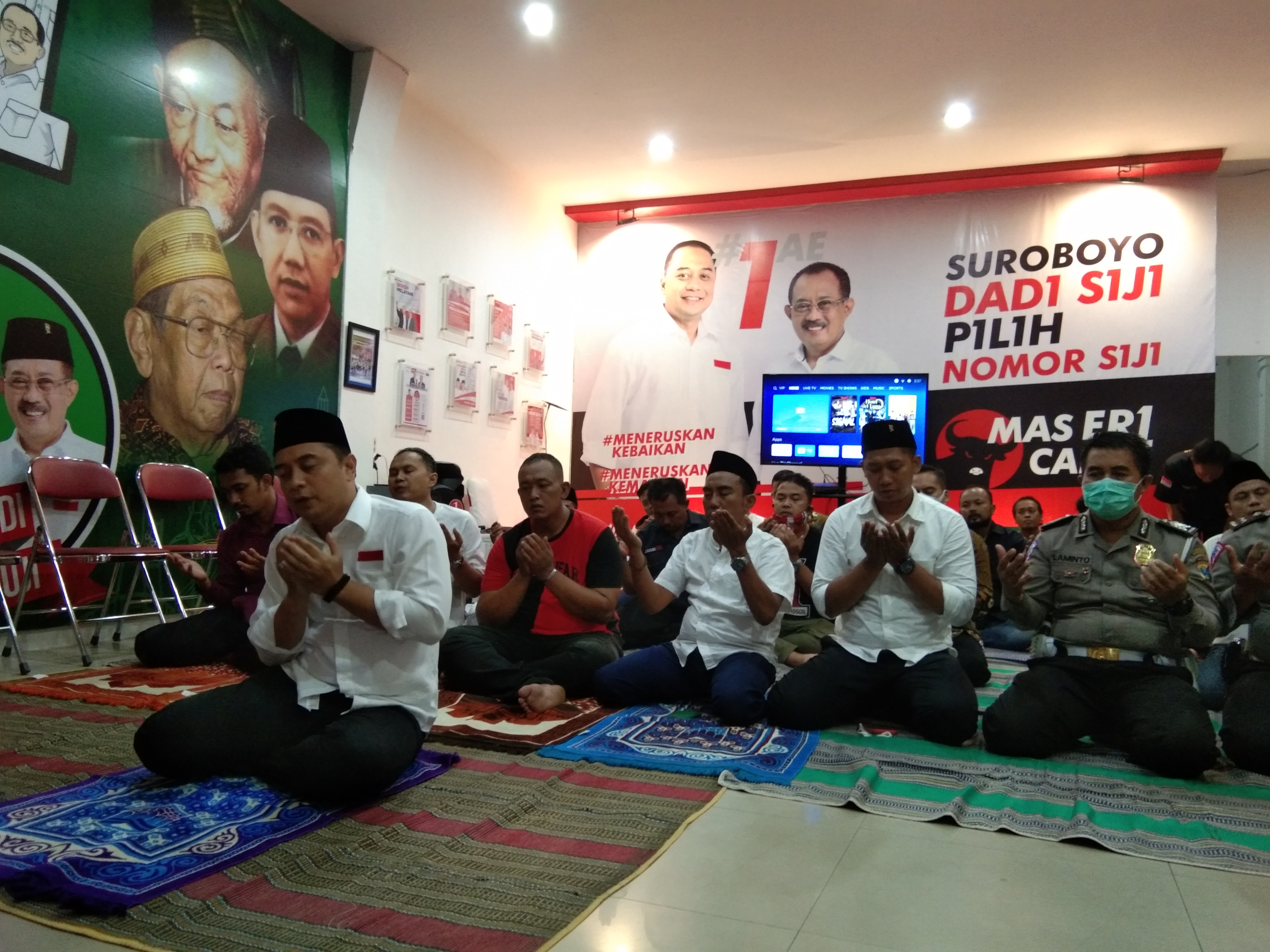 Eri Cahyadi menjadi imam shalat maghrib