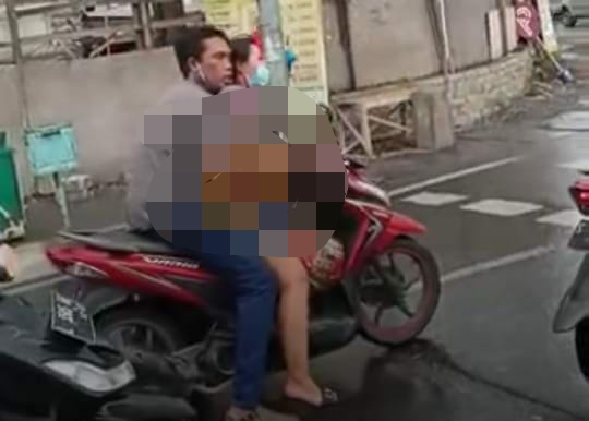Screenshot aksi cabul sepasang pria dan perempuan di jalanan yang diduga berlokasi di Kenjeran, Surabaya
